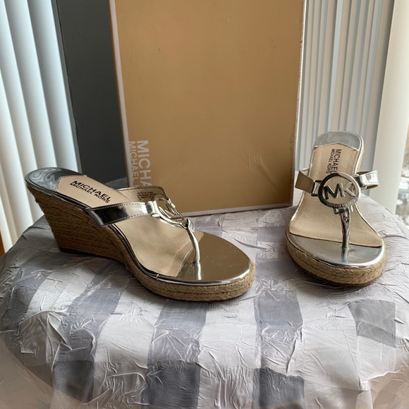 Micheal Kors silver sandal - Picture 3 of 3